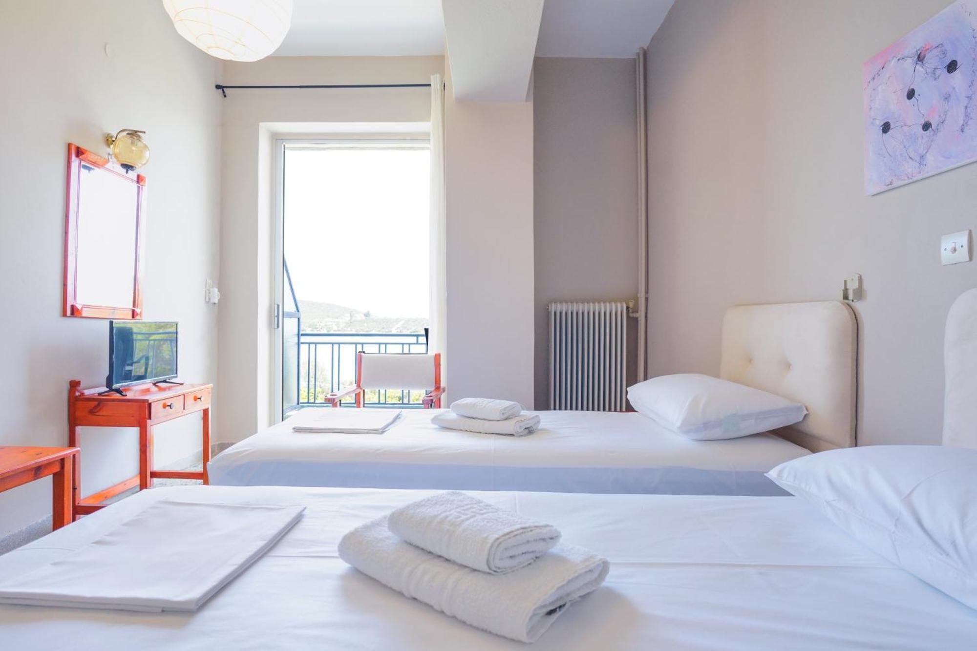 Hotel Korfos - Ξενοδοχείο Κόρφος Renovated Ngoại thất bức ảnh